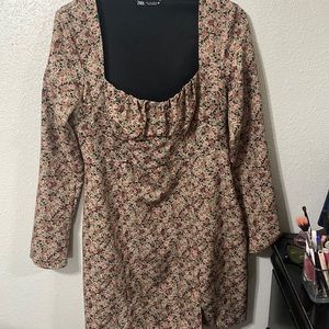 Zara mini dress
Color: Flowers all over
Size: Large